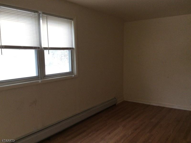 109 Scoles Ave - Photo 7 of 10