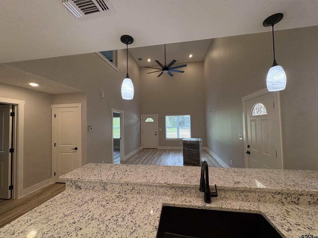 305 Post Oak Dr - Photo 2 of 16