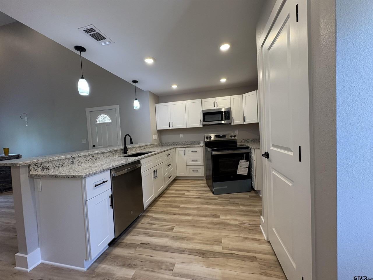 305 Post Oak Dr - Photo 3 of 16