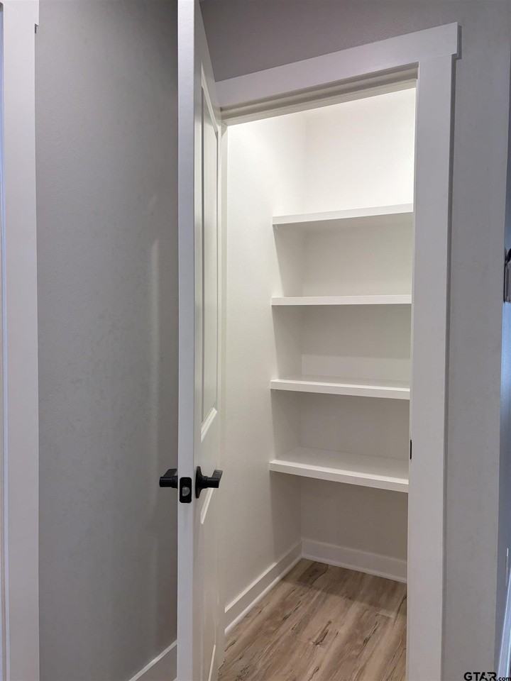 305 Post Oak Dr - Photo 5 of 16