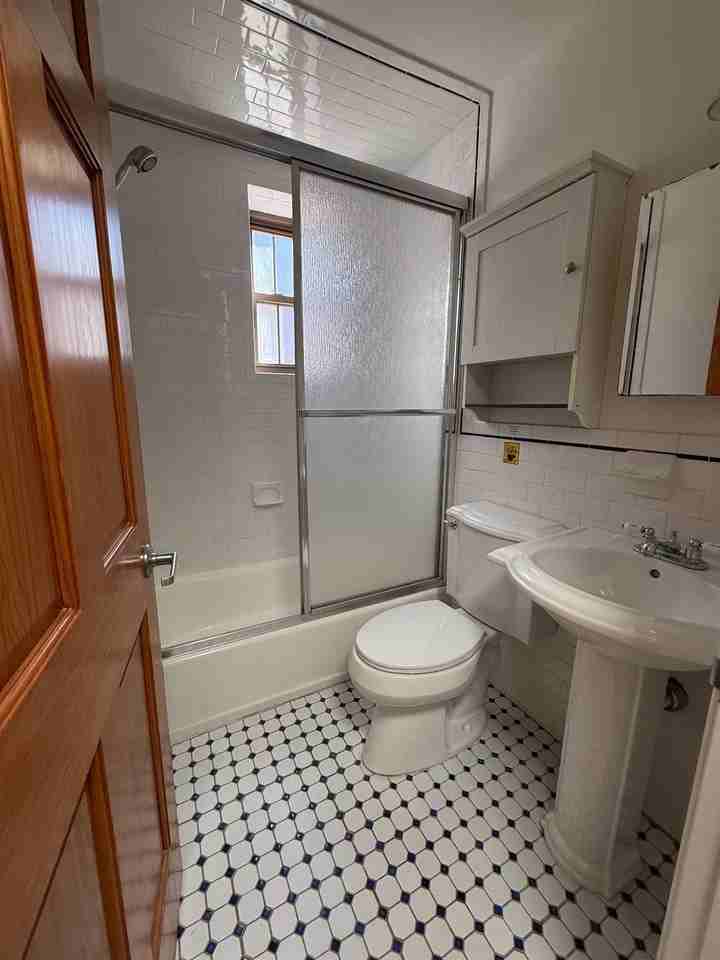 800 Bloomfield St #G - Photo 7 of 8