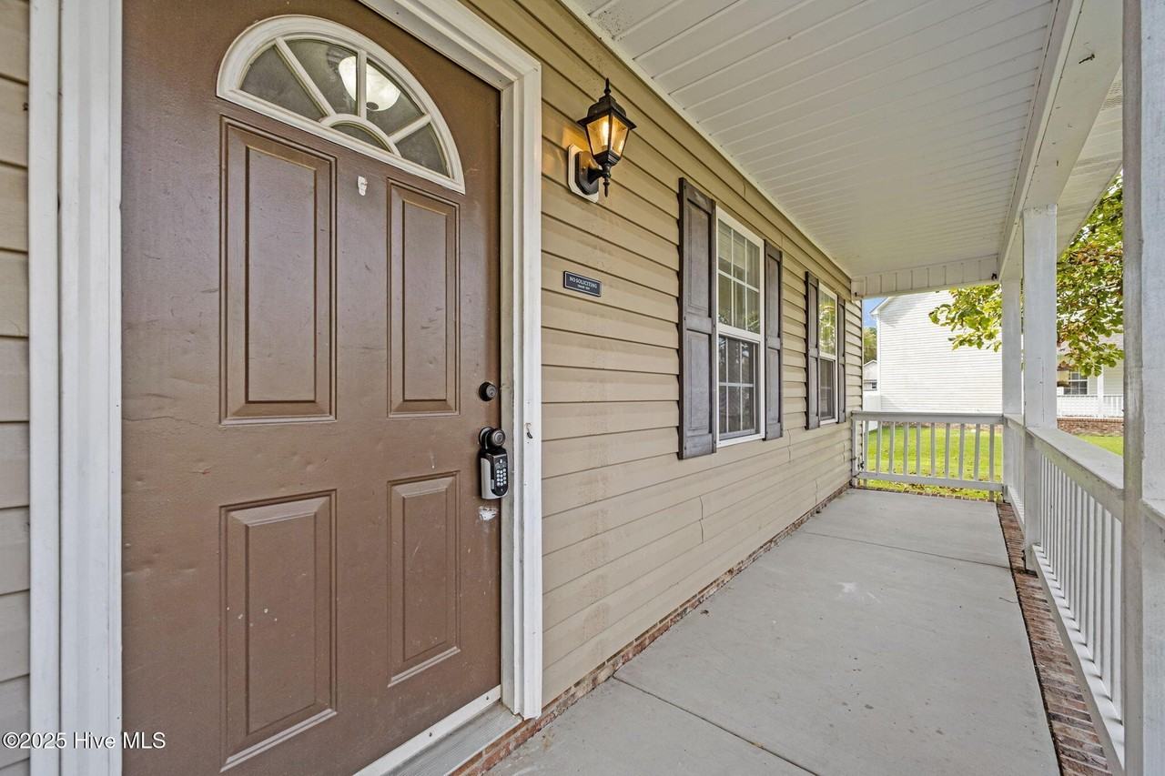 230 Dartmoor Trl - Photo 3 of 37