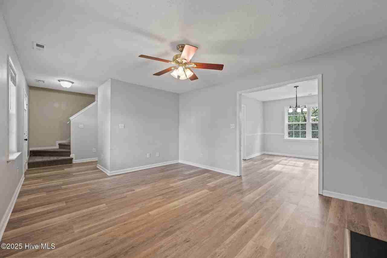 230 Dartmoor Trl - Photo 5 of 37