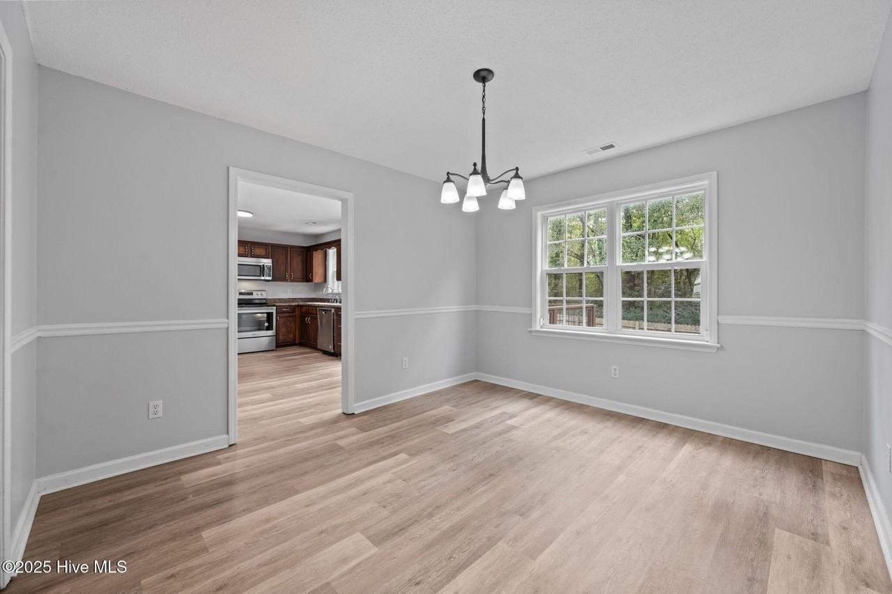 230 Dartmoor Trl - Photo 6 of 37