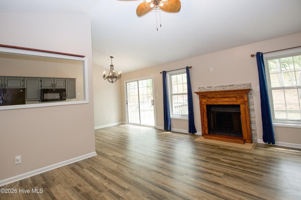 290 Spring Lake Dr - Photo 4 of 47