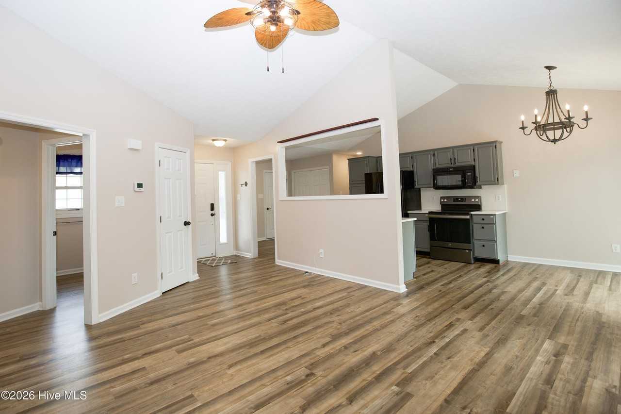 290 Spring Lake Dr - Photo 5 of 47