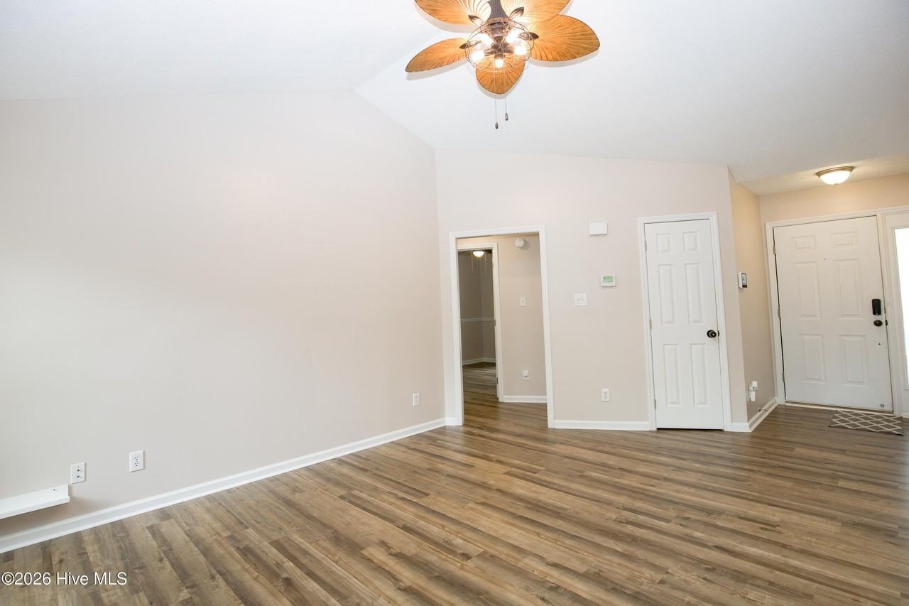 290 Spring Lake Dr - Photo 6 of 47