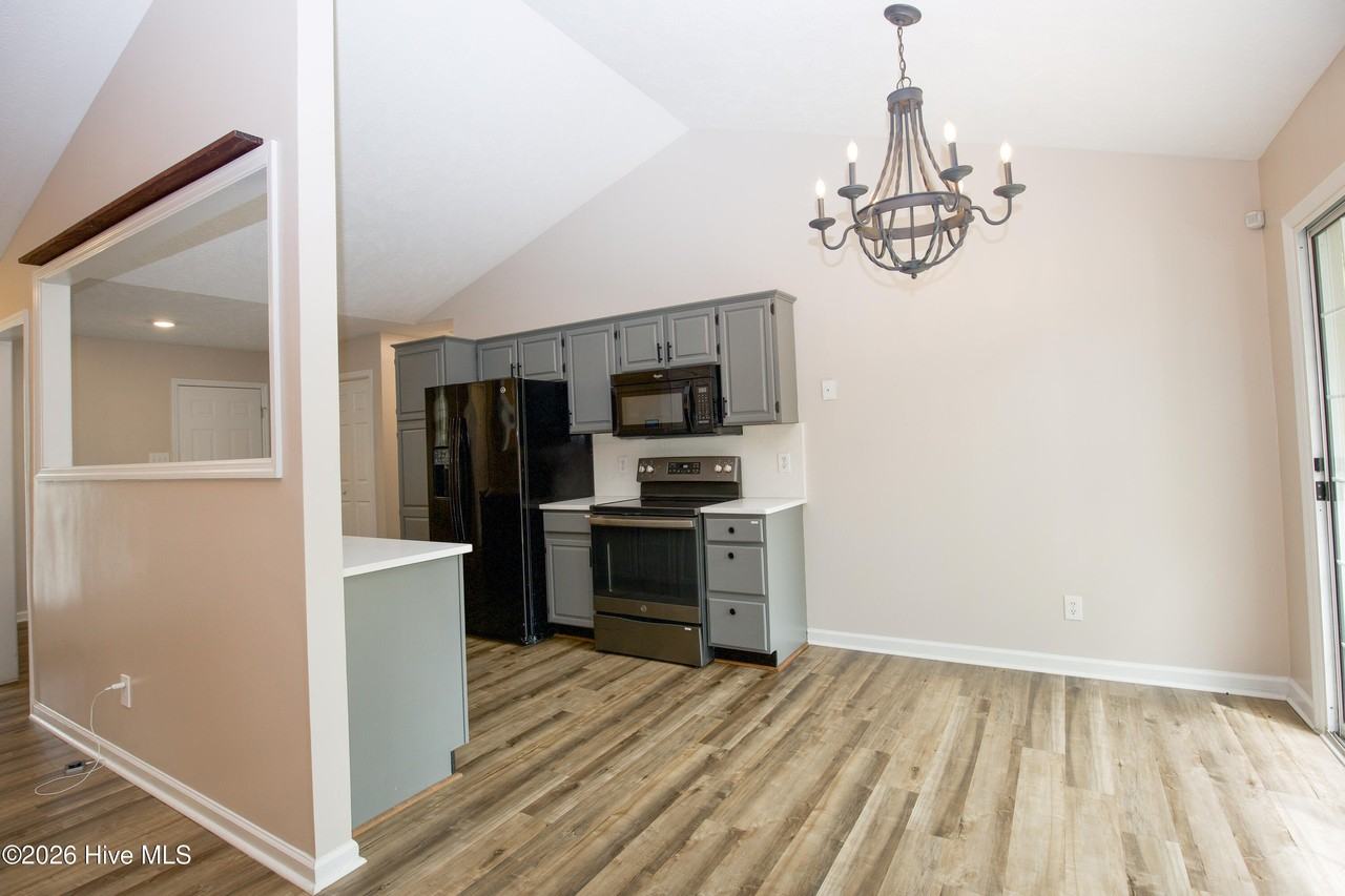 290 Spring Lake Dr - Photo 7 of 47