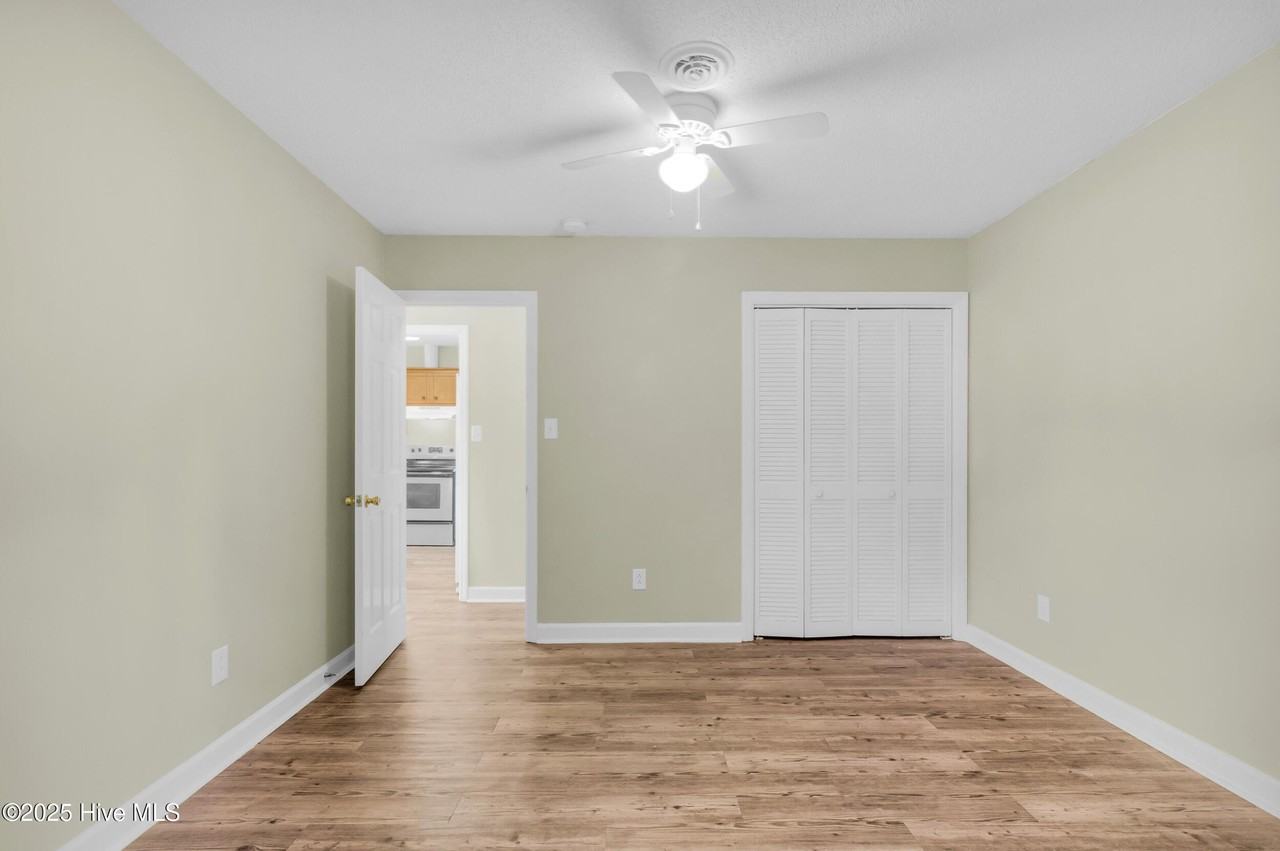 125 Pirates Rd Apt 5 - Photo 6 of 36