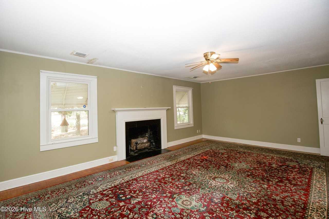 701 E Main St - Photo 4 of 23