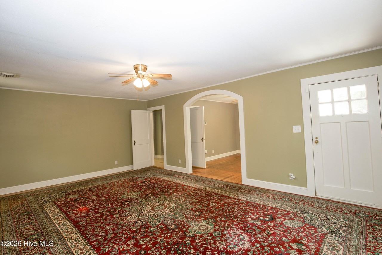 701 E Main St - Photo 5 of 23