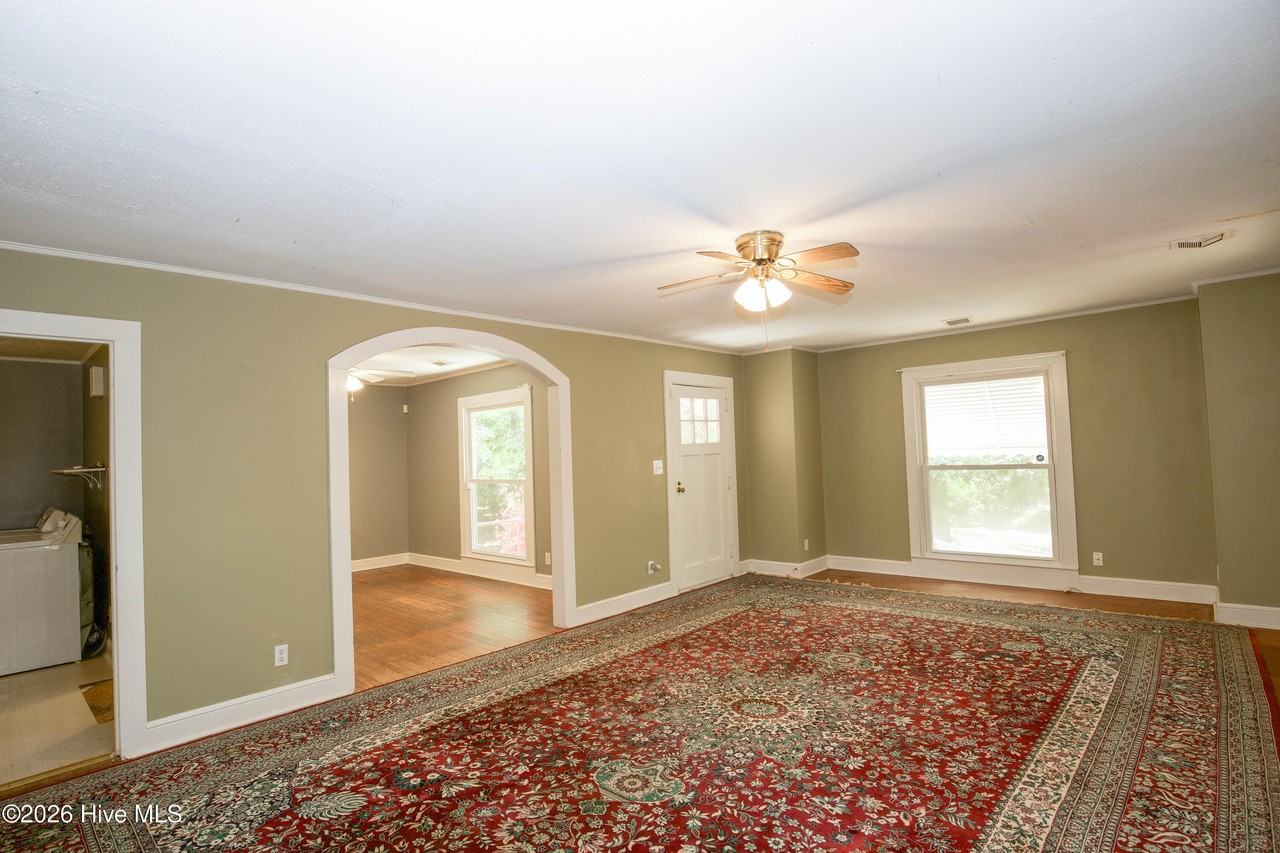 701 E Main St - Photo 6 of 23