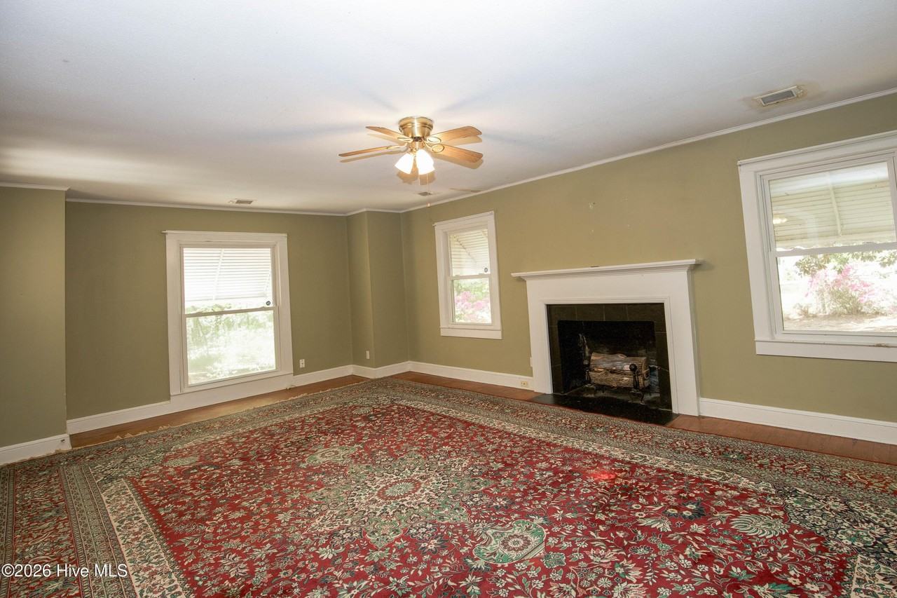 701 E Main St - Photo 7 of 23