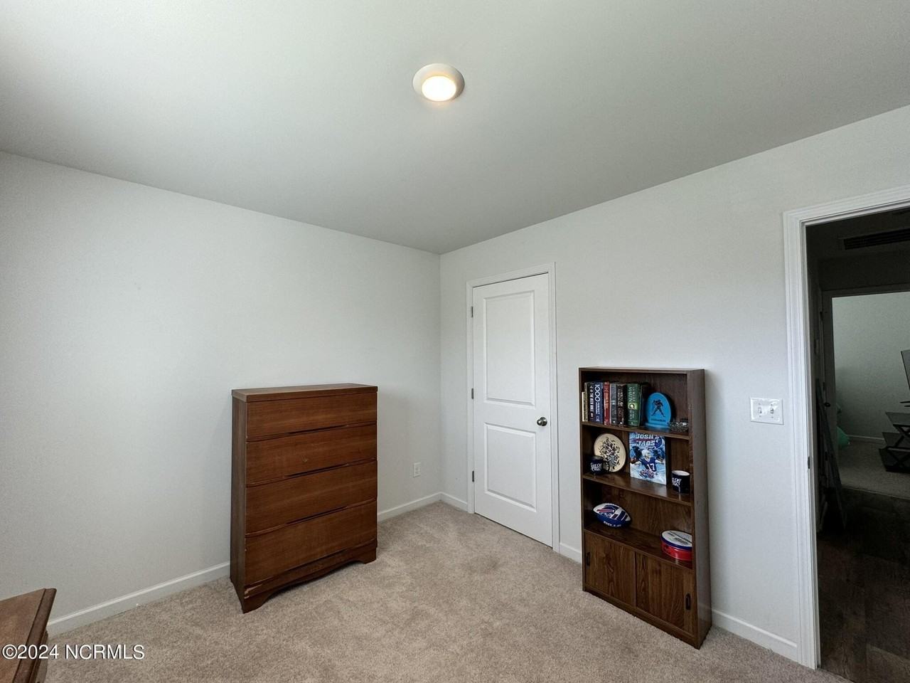 665 Chester Way Ne - Photo 5 of 15