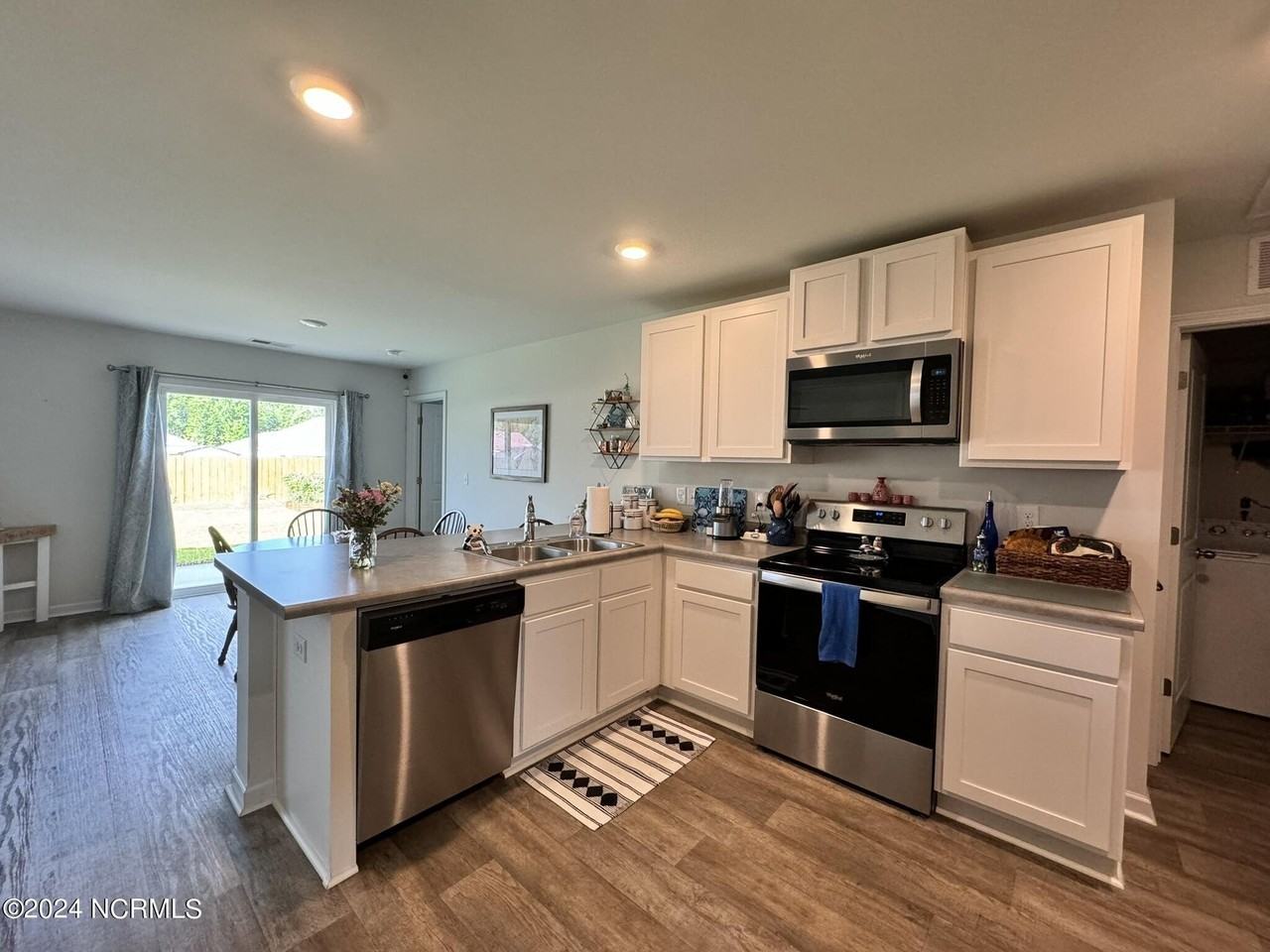 665 Chester Way Ne - Photo 6 of 15