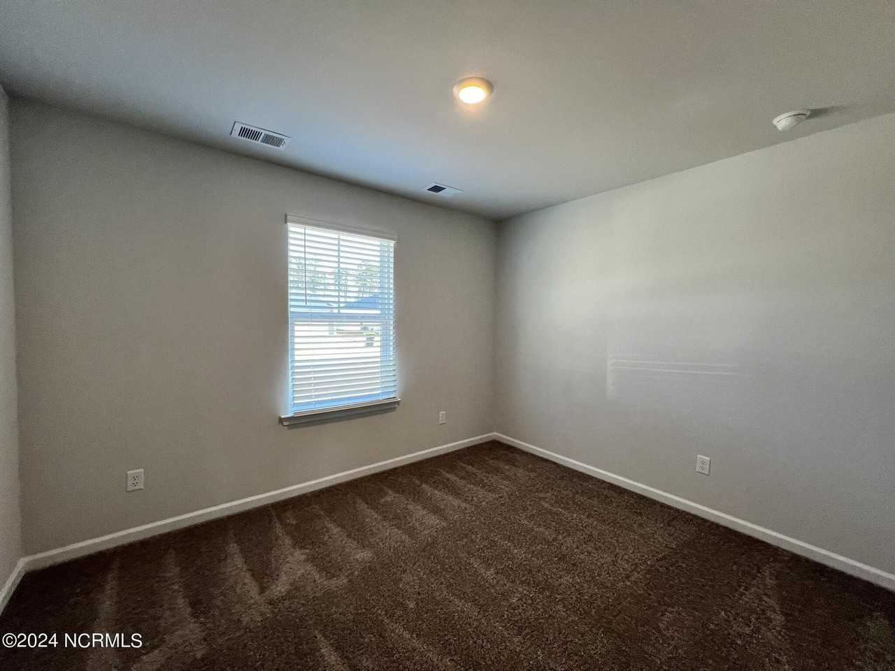 8219 E Highcroft Dr Ne - Photo 3 of 23