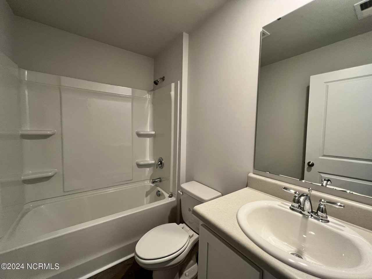 8219 E Highcroft Dr Ne - Photo 5 of 23