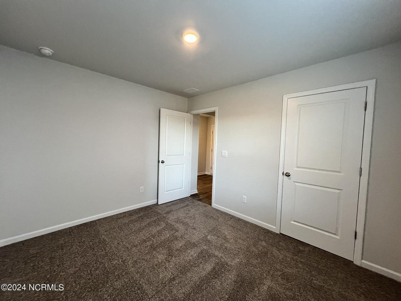 8219 E Highcroft Dr Ne - Photo 7 of 23