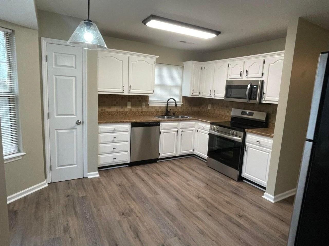 821 Palomino Ln - Photo 7 of 25