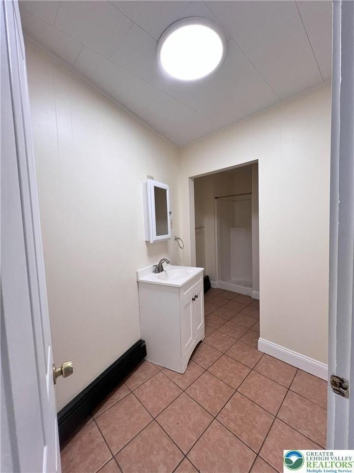 601 Walnut Ave Apt 6 - Photo 5 of 9