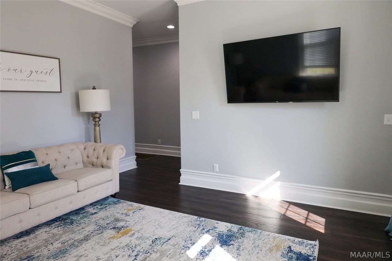 1314 S Court St - Photo 3 of 33