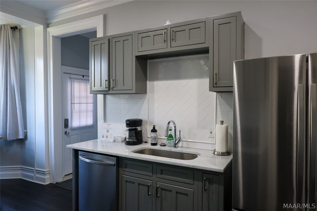 1314 S Court St - Photo 7 of 33