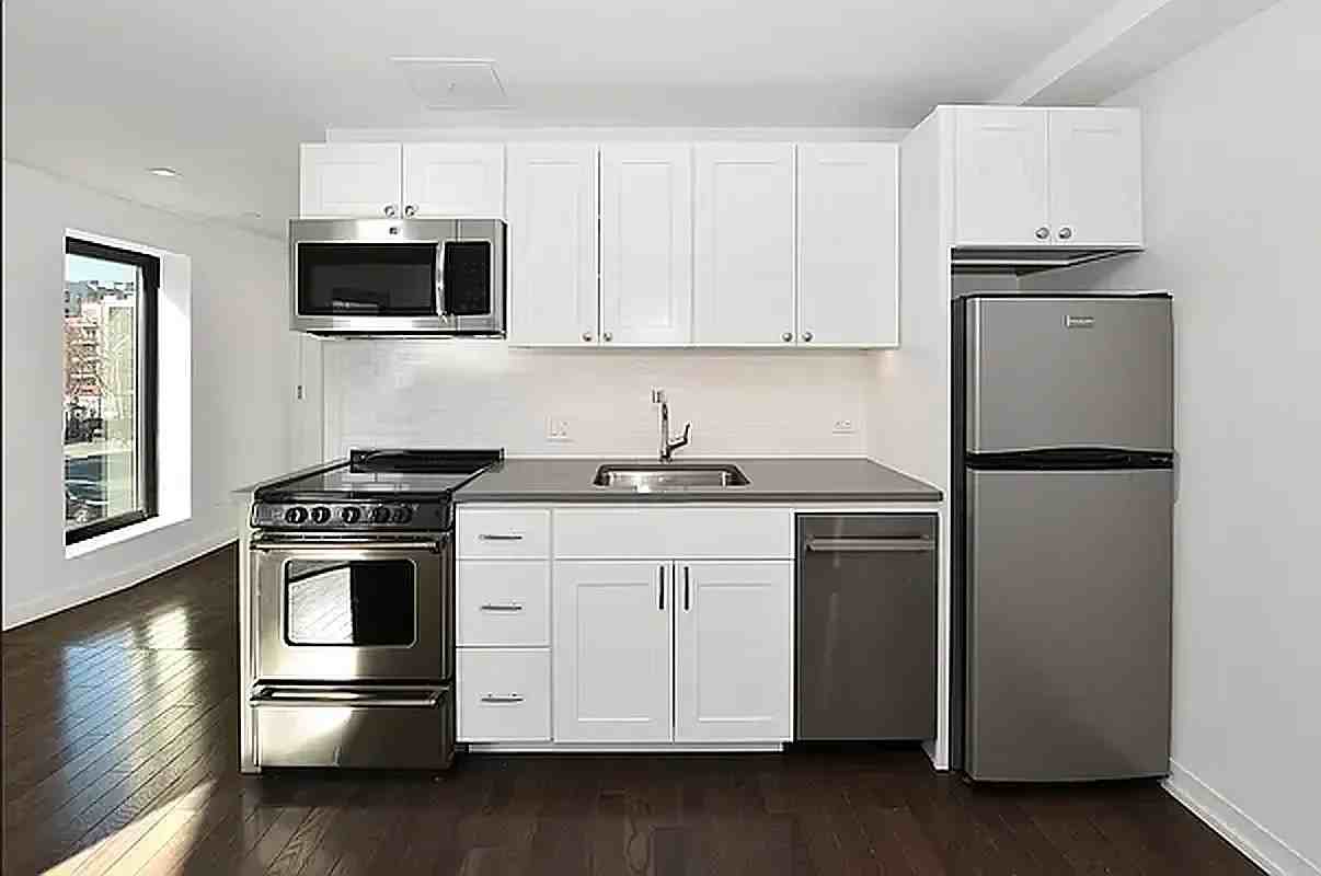 175 E Houston St #4B - Photo 6 of 7