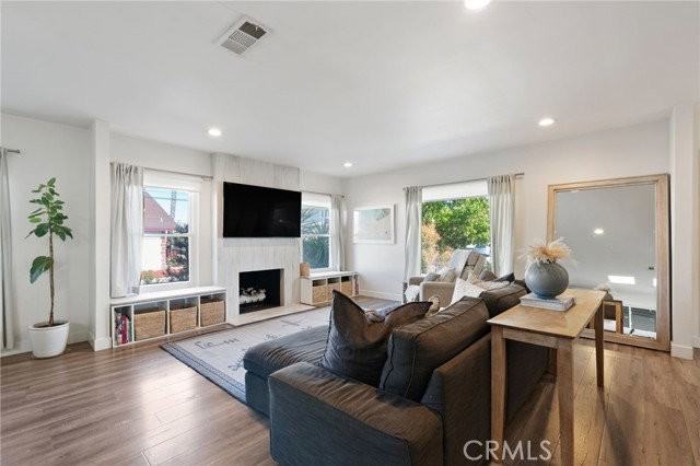 7901 Flight Ave - Photo 2 of 8