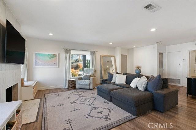 7901 Flight Ave - Photo 3 of 8