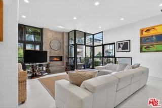 11 Voyage St - Photo 3 of 8