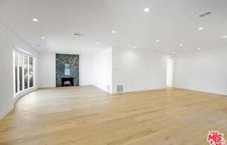 7406 W 82nd St - Photo 3 of 8