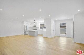 7406 W 82nd St - Photo 4 of 8