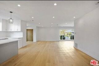 7406 W 82nd St - Photo 5 of 8