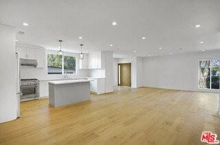 7406 W 82nd St - Photo 7 of 8