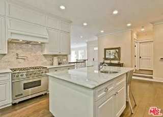 580 N Kenter Ave - Photo 5 of 8