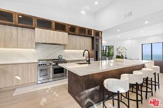 6380 Meadows Ct - Photo 3 of 8