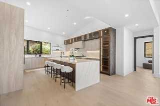 6380 Meadows Ct - Photo 4 of 8