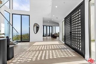 6380 Meadows Ct - Photo 7 of 8