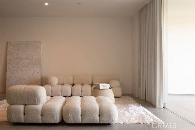 838 N Kings Rd #303 - Photo 6 of 8