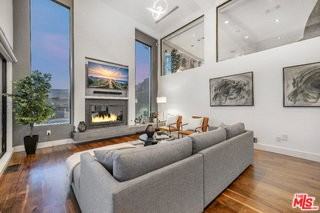 1735 Summitridge Dr - Photo 2 of 8