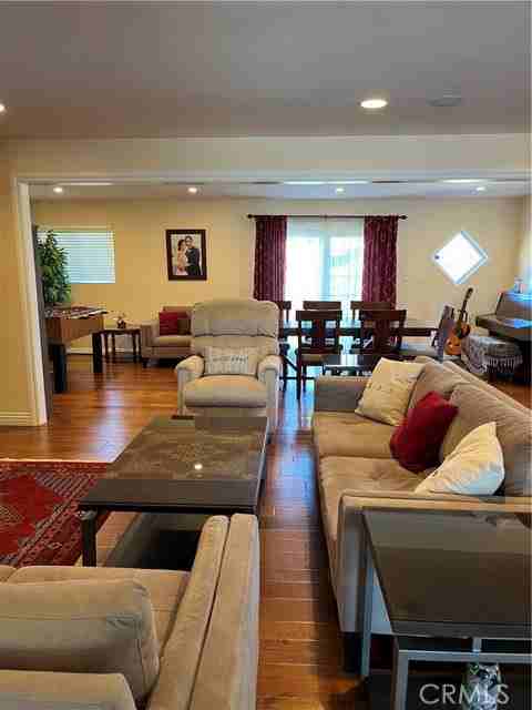 23913 Friar St - Photo 4 of 8