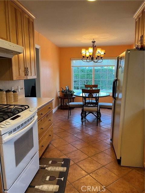 23913 Friar St - Photo 7 of 8