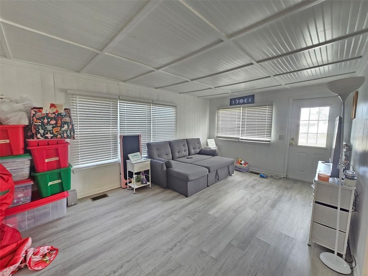 321 4th St W - Photo 4 of 14