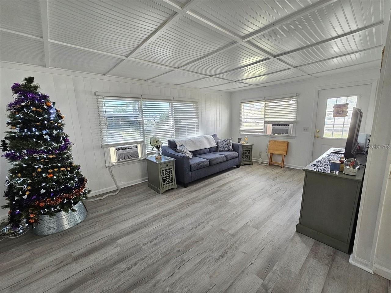 321 4th St W - Photo 5 of 14