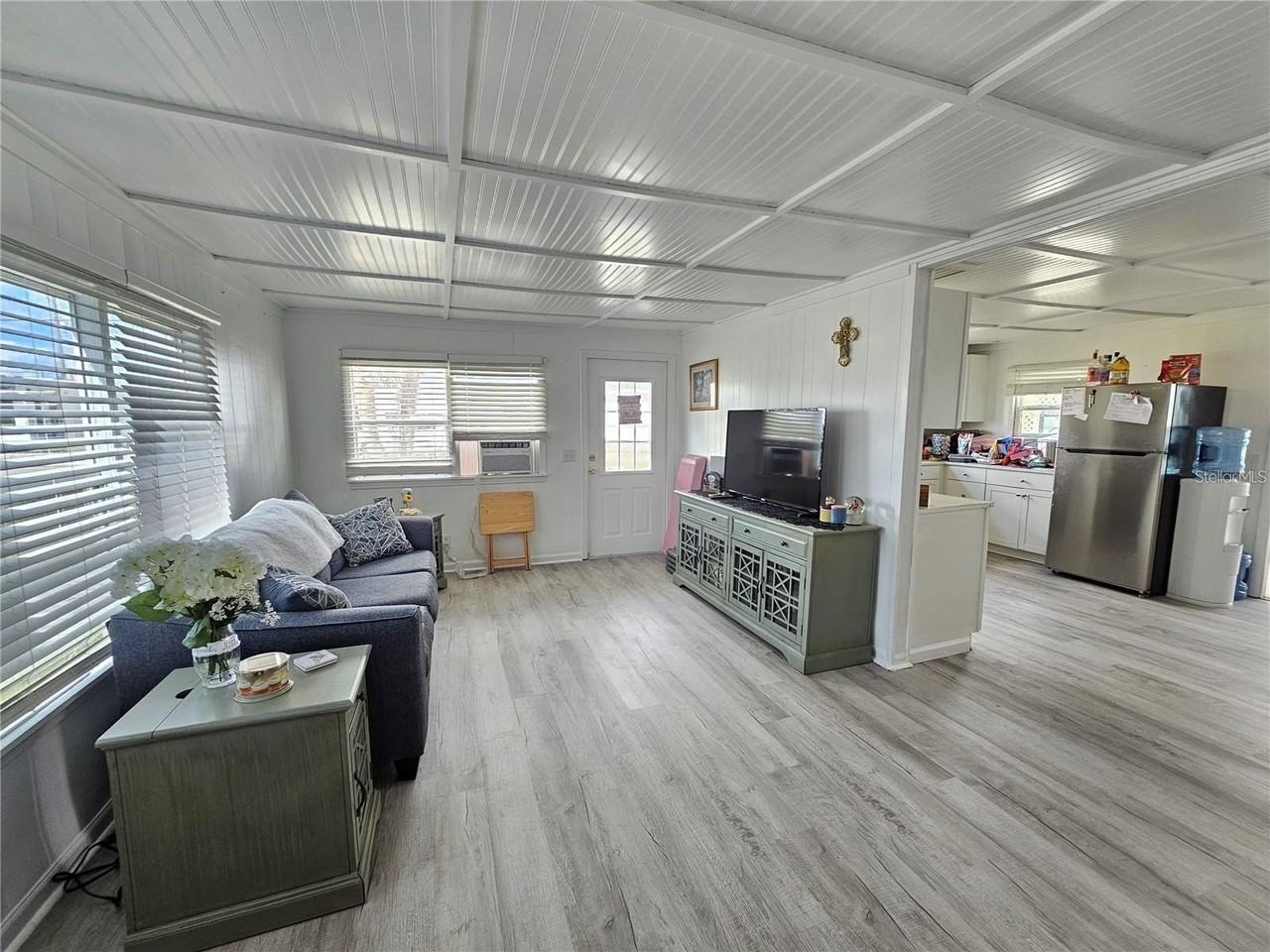 321 4th St W - Photo 6 of 14