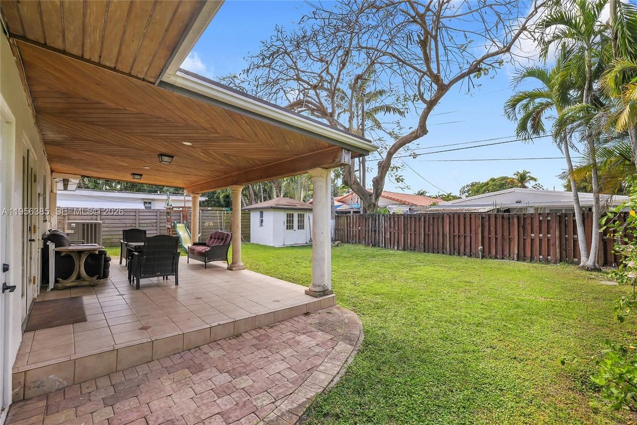3614 Sw 58th Ave - Photo 4 of 8