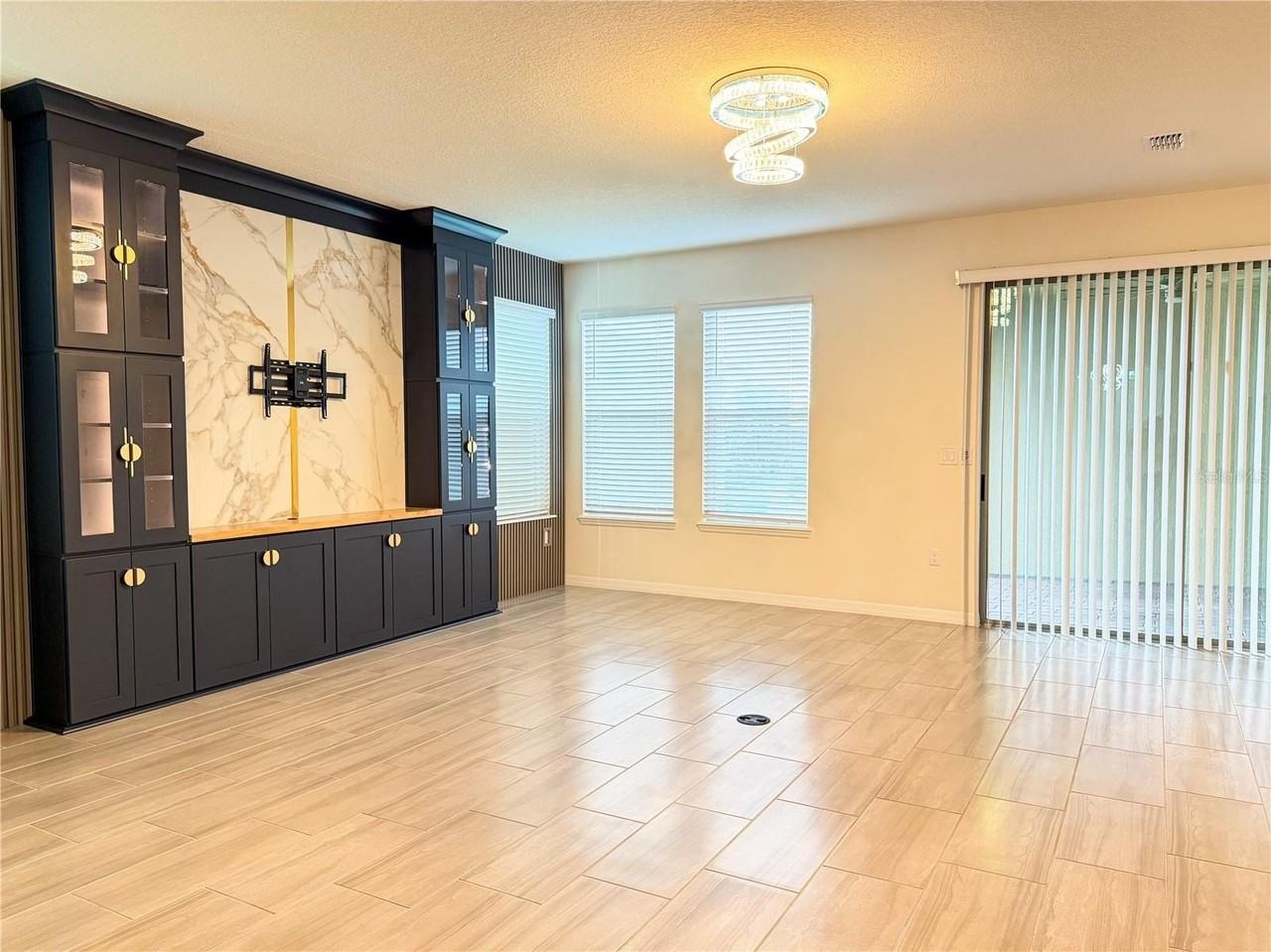 16128 Mangrove Rd - Photo 3 of 27