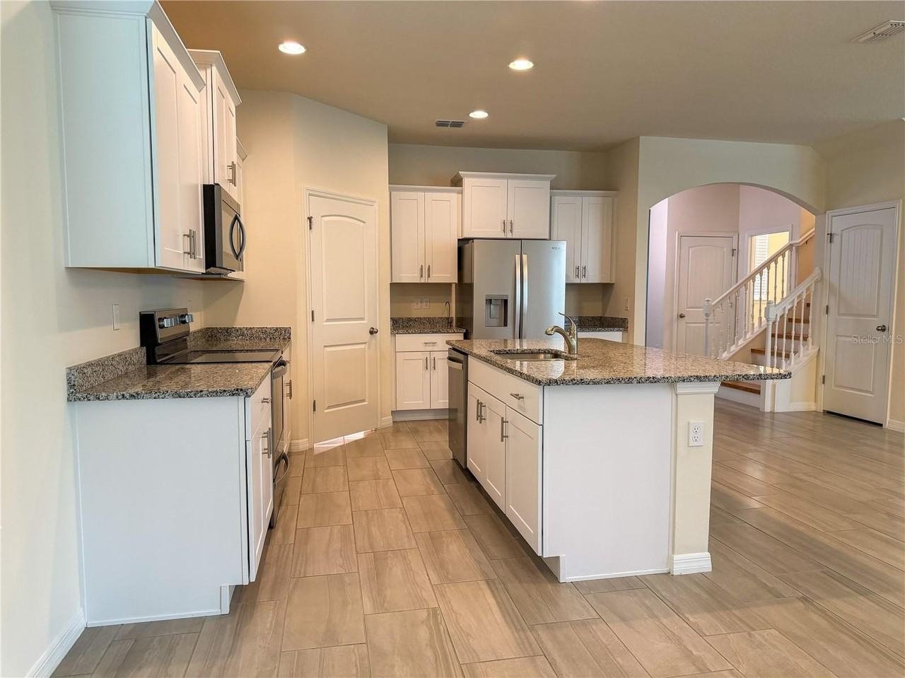 16128 Mangrove Rd - Photo 5 of 27