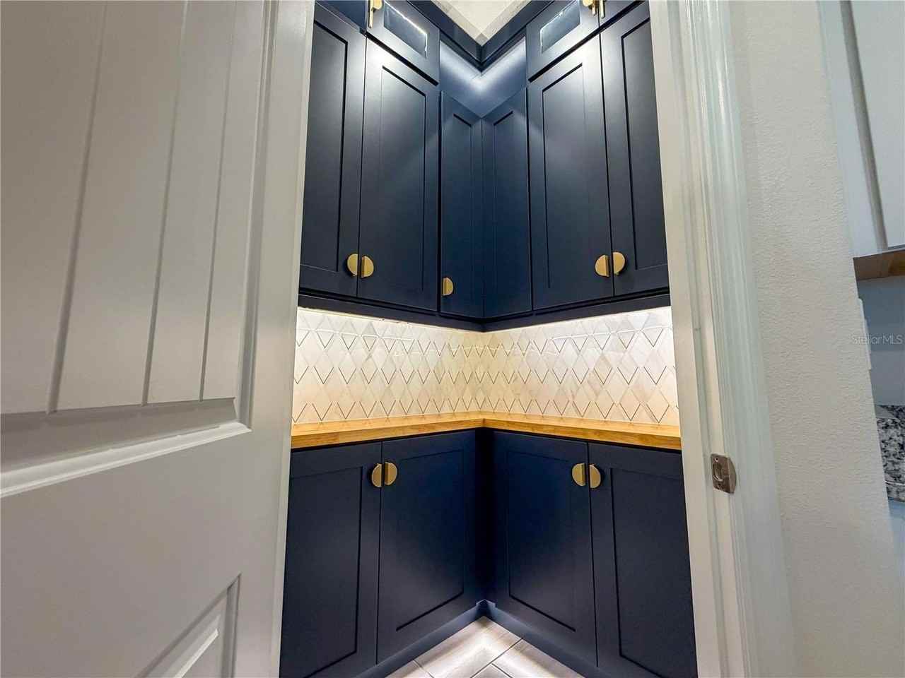 16128 Mangrove Rd - Photo 6 of 27