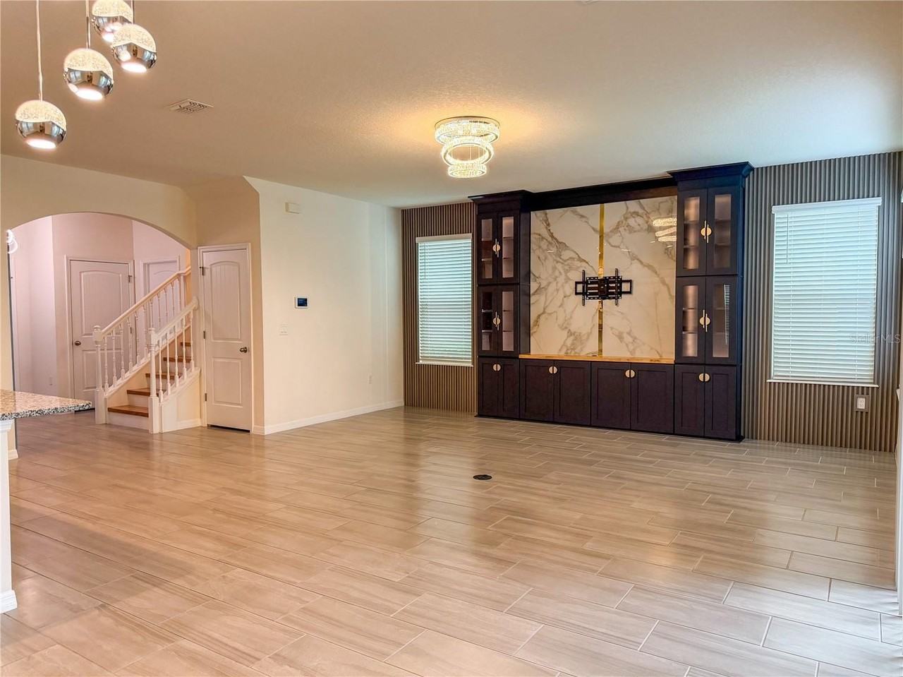 16128 Mangrove Rd - Photo 7 of 27